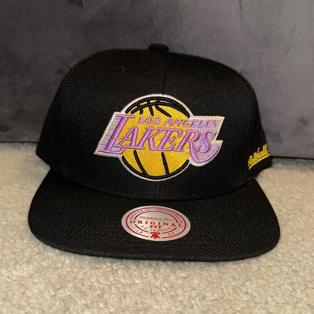 Like new Mitchell & Ness Lakers SnapBack